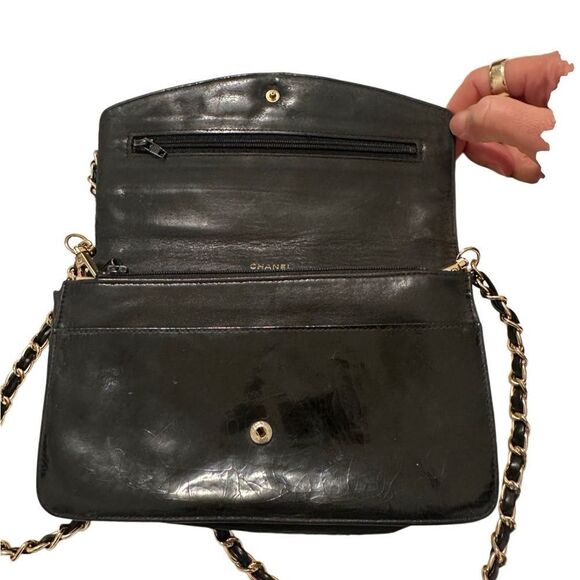 Chanel patent leather clutch with an added chain - Picture 5 of 15